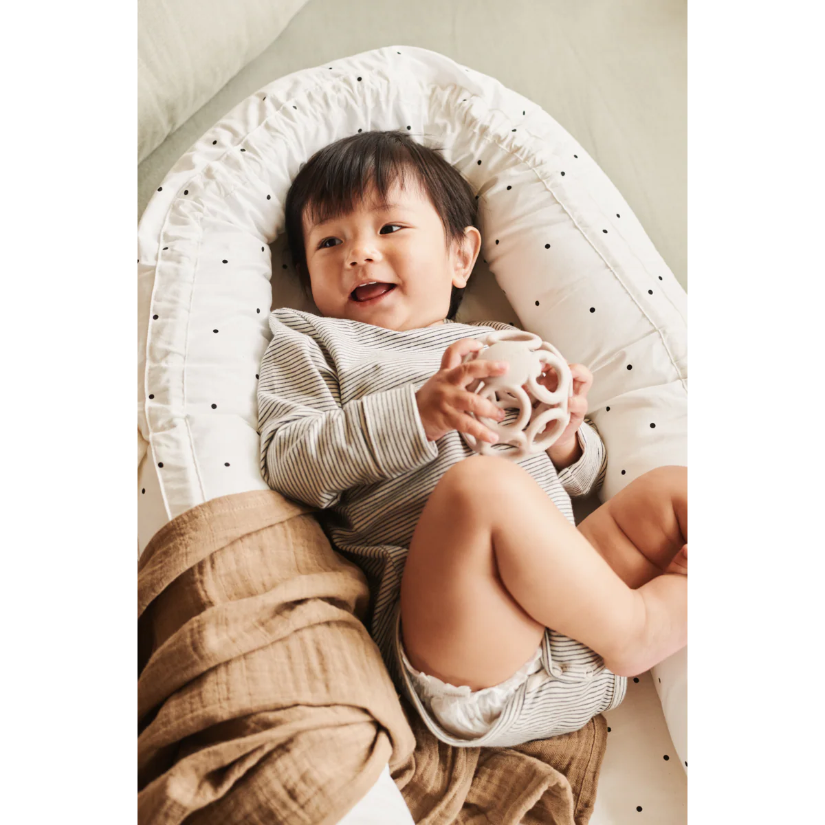 Jasmin Teether Ball - Sandy