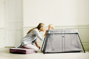 Light Travel Crib with Fitted Sheet