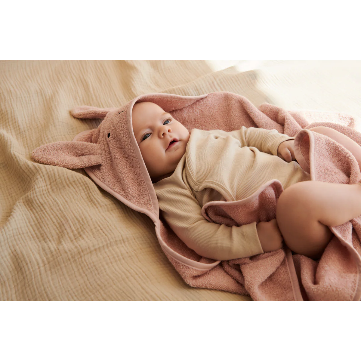 Albert Hooded Towel - Rabbit Rose