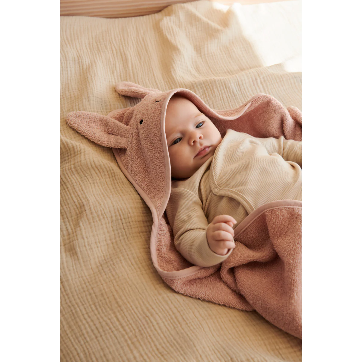 Albert Hooded Towel - Rabbit Rose