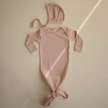 Load image into Gallery viewer, Ribbed Baby Bonnet - Blush
