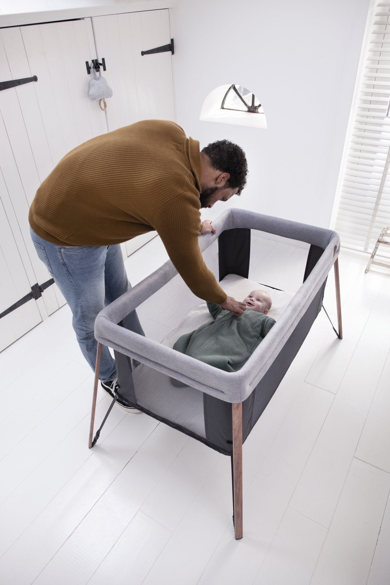 Iris Travel Cot