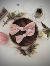 Load image into Gallery viewer, Mom &amp; Mini Bows - Pink

